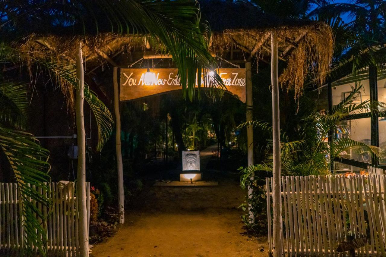 Village Susegat Beach Resort Morjim Exterior foto