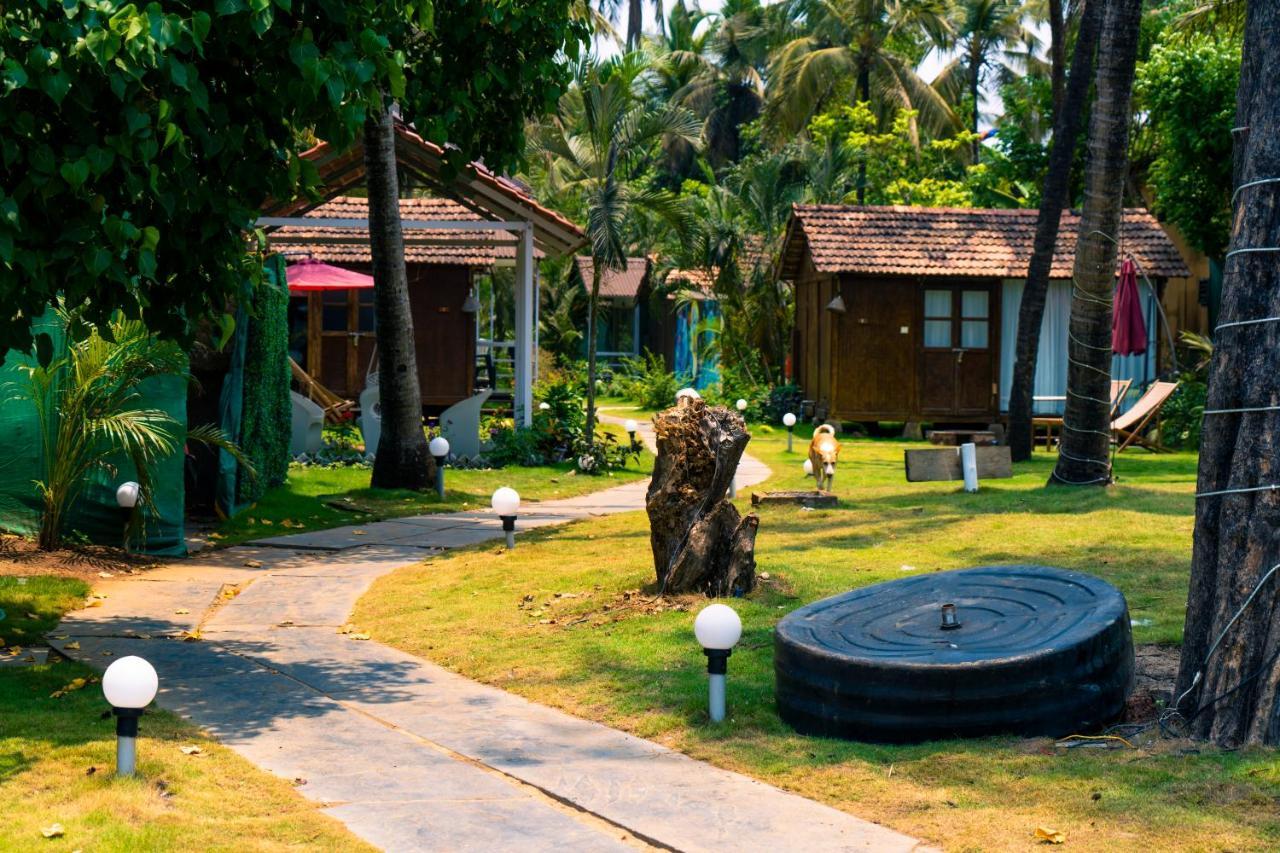 Village Susegat Beach Resort Morjim Exterior foto